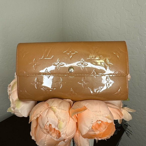 Louis Vuitton Handbags - LV Vernis Sarah Wallet